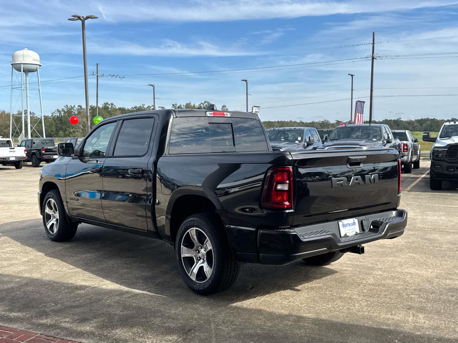 2025 Ram 1500 Tradesman photo 3