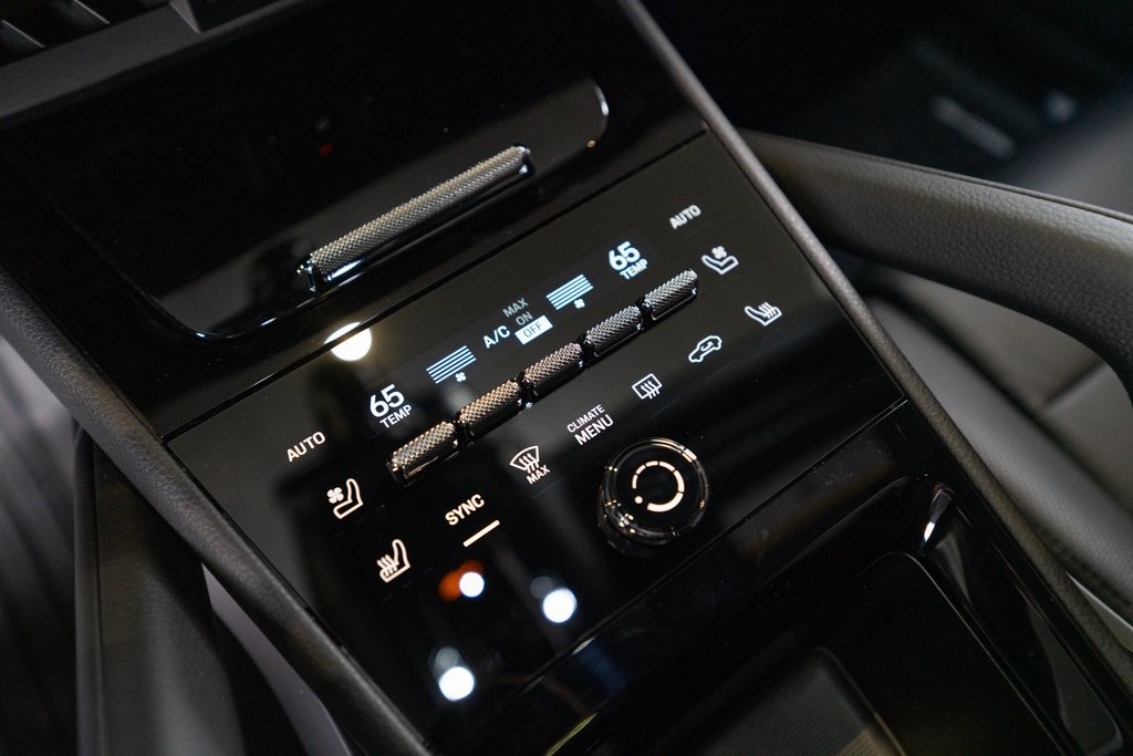 2025 Porsche Cayenne photo 25