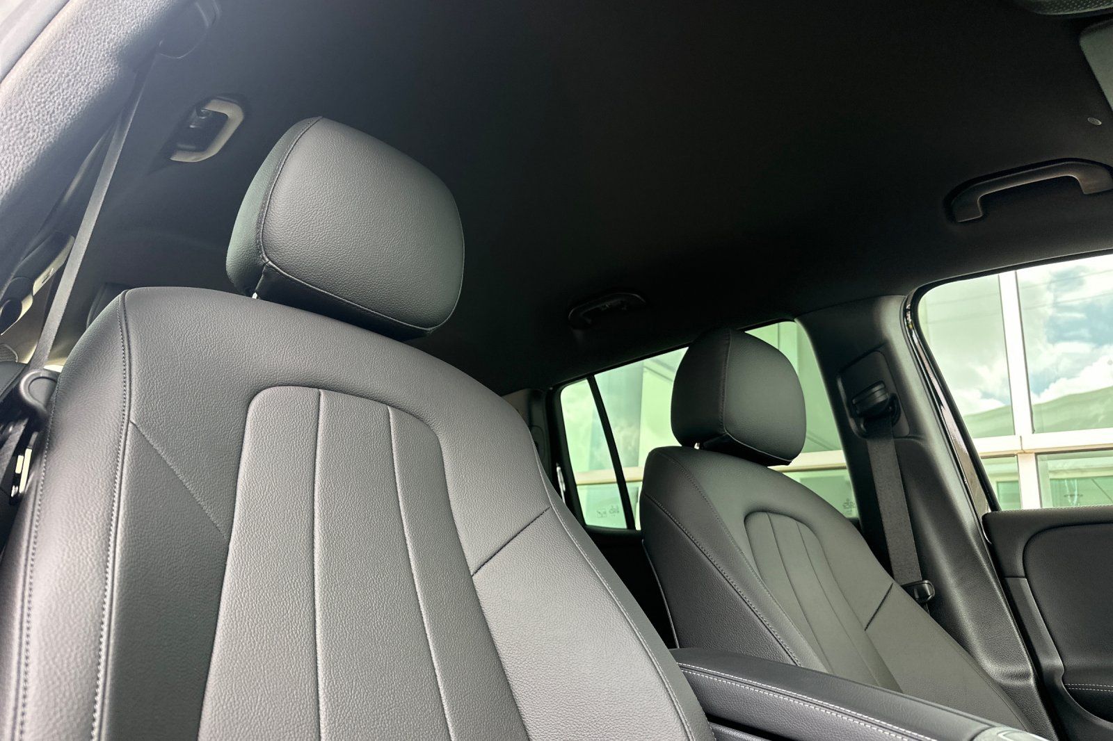 2025 Mercedes Benz GLB 250 photo 27
