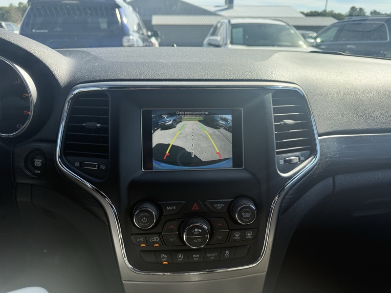 2021 Jeep Grand Cherokee Laredo E photo 13