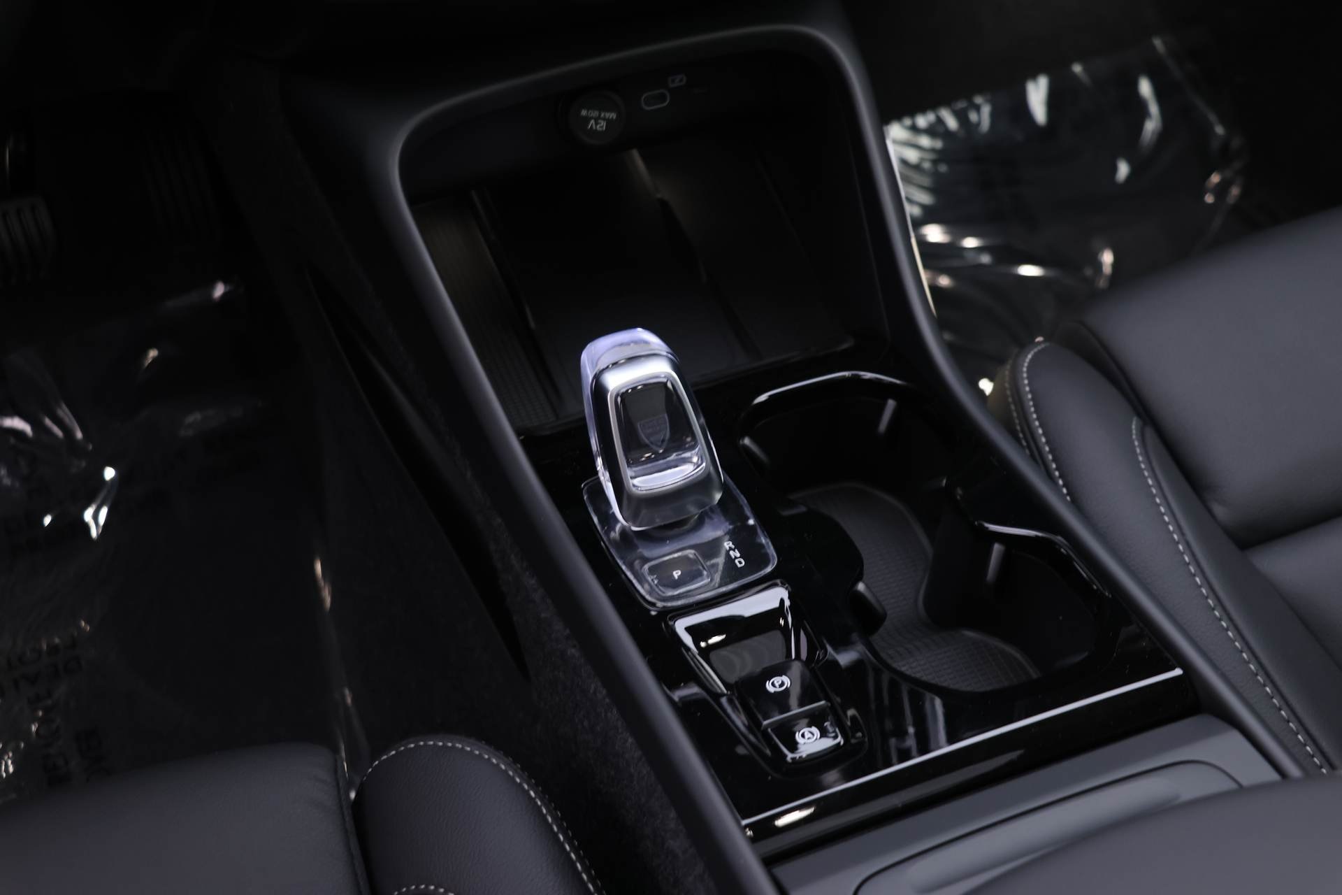 2026 Volvo XC40 photo 11