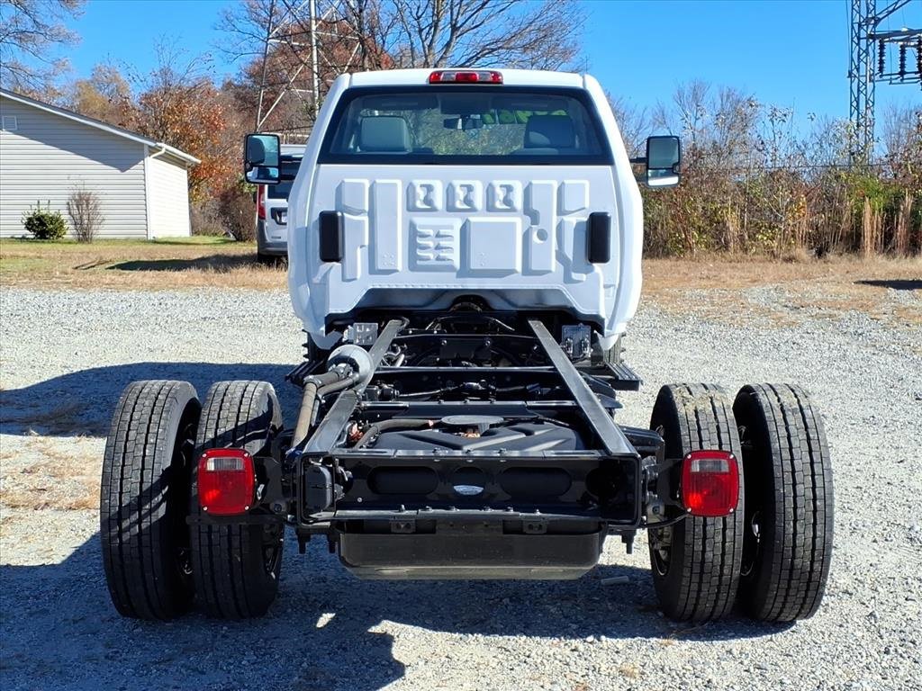 2023 Chevrolet Silverado 5500HD Work Truck photo 4