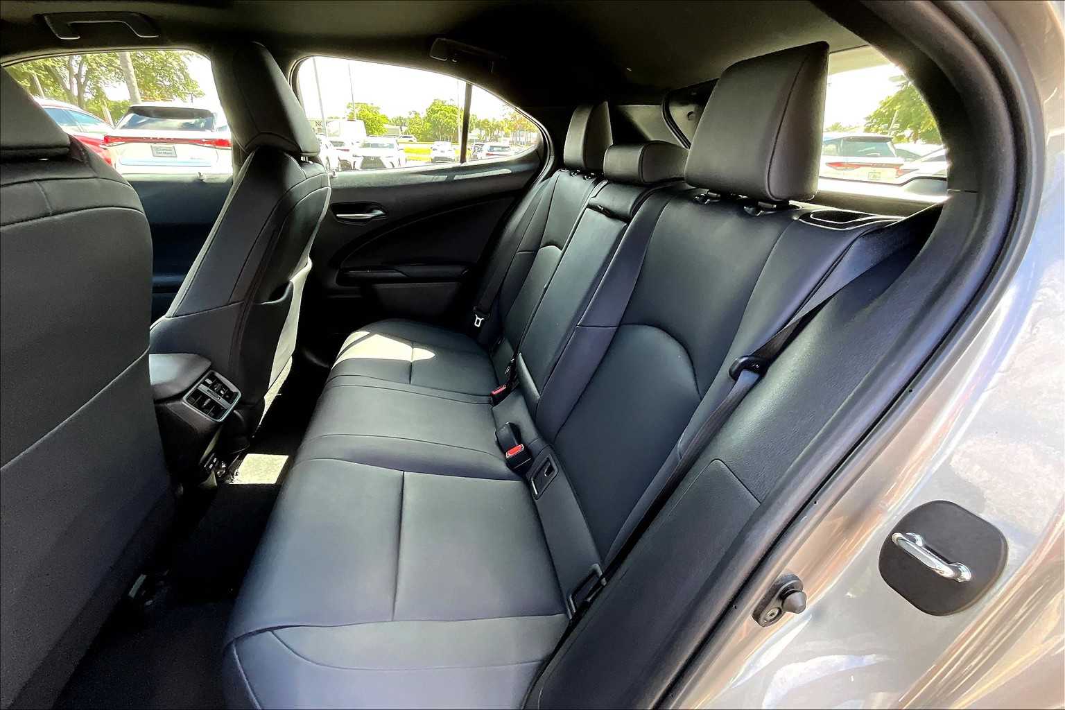 2021 Lexus UX 250h photo 20