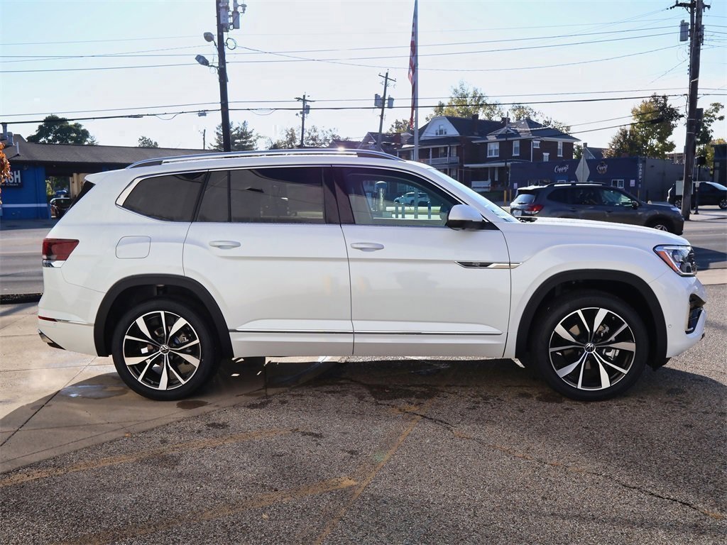 2026 Volkswagen Atlas SEL Premium R-Line photo 4
