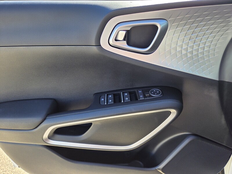 2025 Kia Soul LX S photo 9
