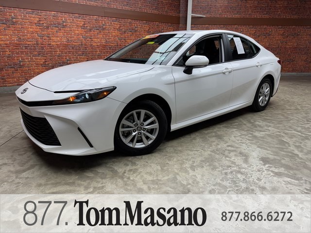 2025 Toyota Camry LE's photo