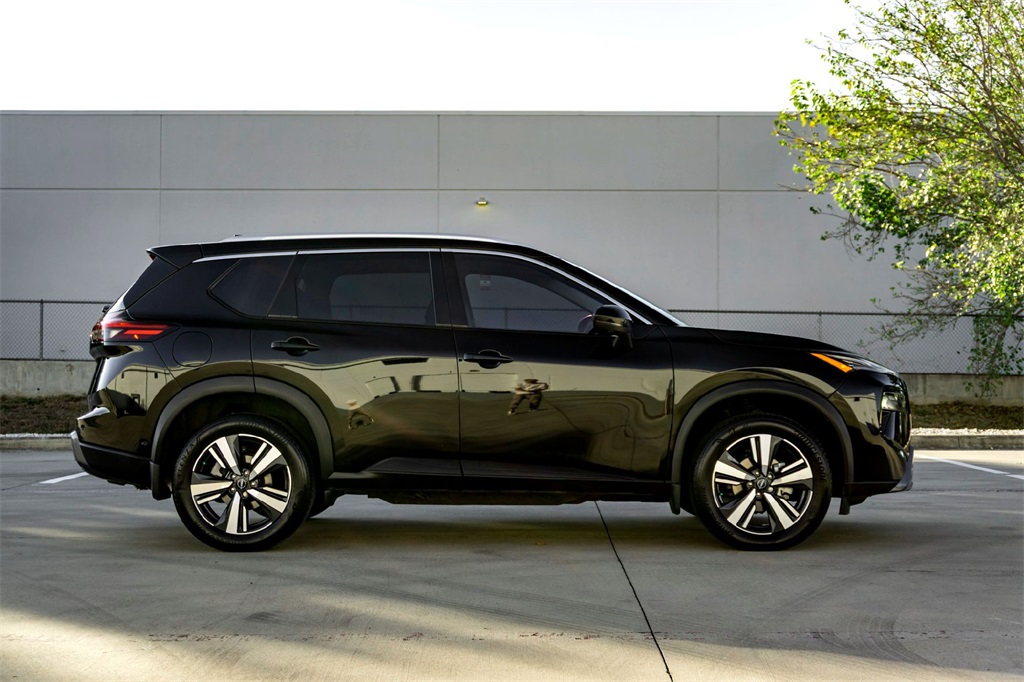 2024 Nissan Rogue SL photo 3