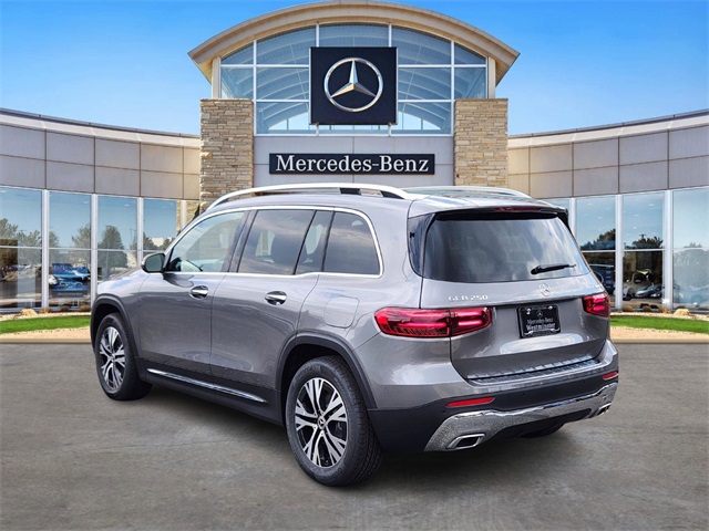 2026 Mercedes Benz GLB 250 4MATIC photo 2