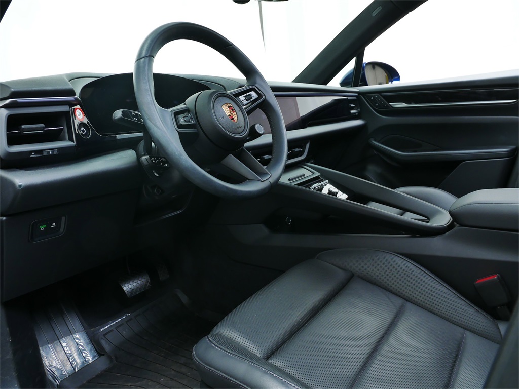2025 Porsche Macan Electric 4 photo 4