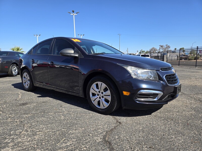 2016 Chevrolet Cruze LS photo 3