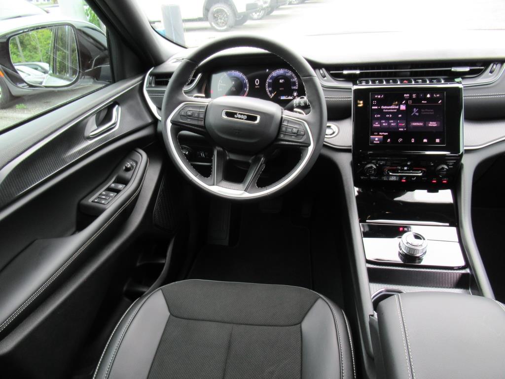 2025 Jeep Grand Cherokee Altitude photo 7