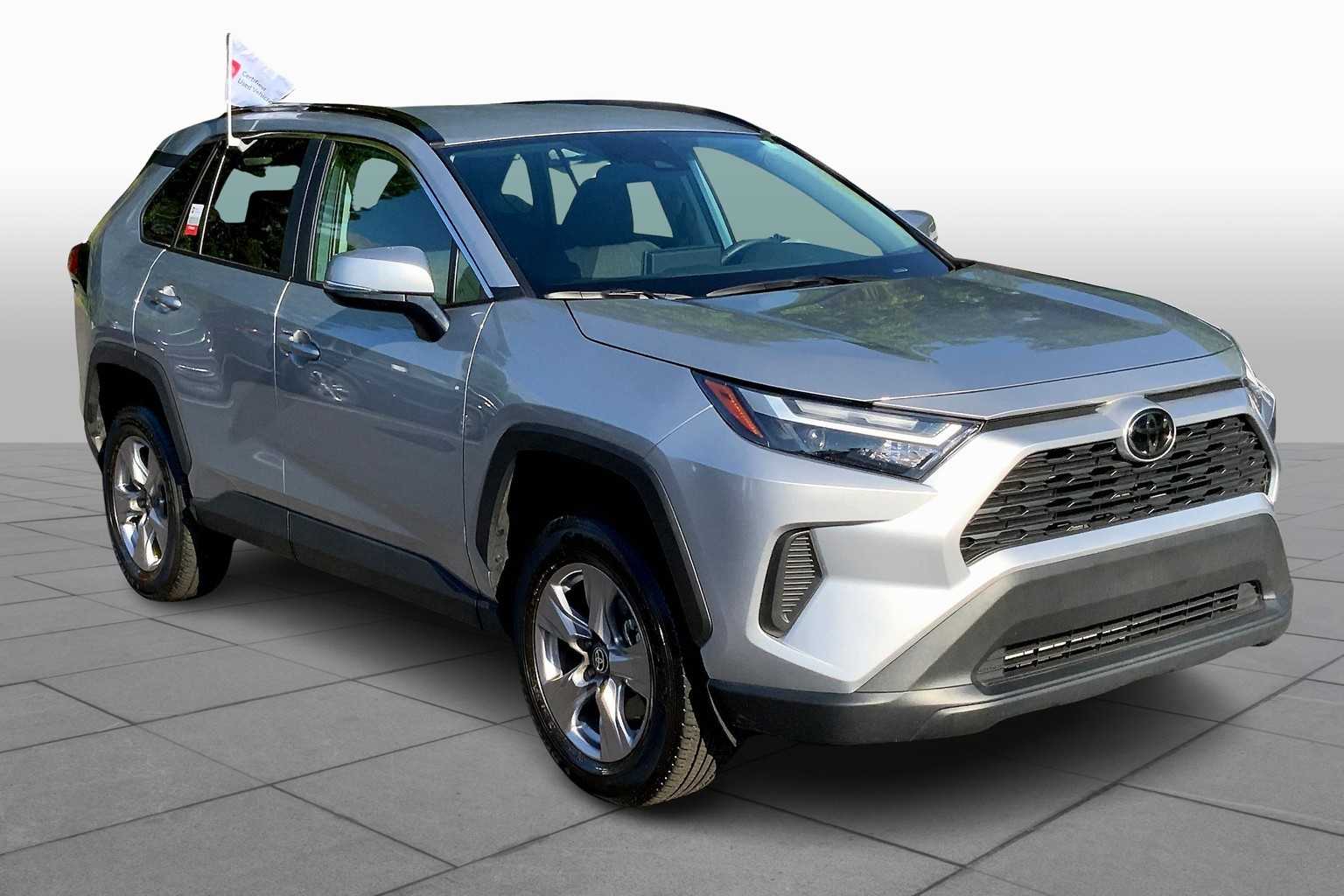 2024 Toyota RAV4 XLE photo 2