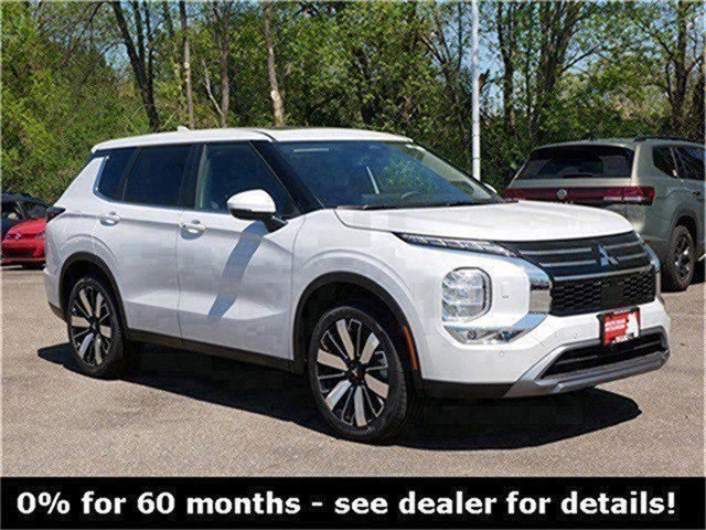 2025 Mitsubishi Outlander SE's photo