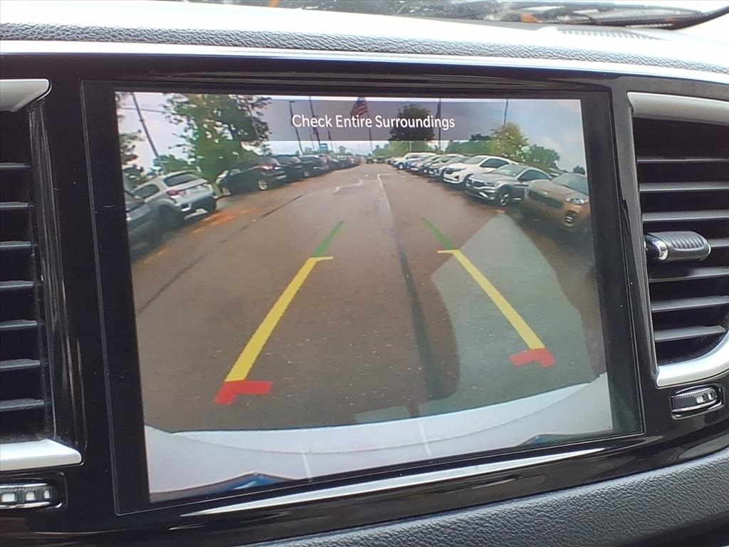 2021 Chrysler Pacifica Touring L photo 16
