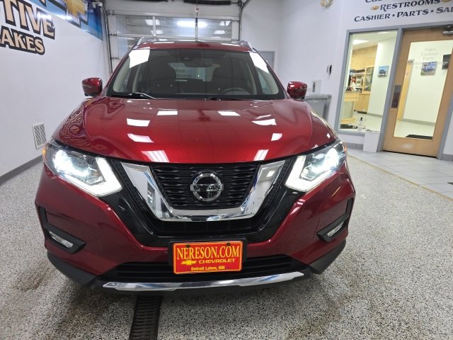 Used 2018 Nissan Rogue SL with VIN 5N1AT2MV5JC770655 for sale in Detroit Lakes, Minnesota