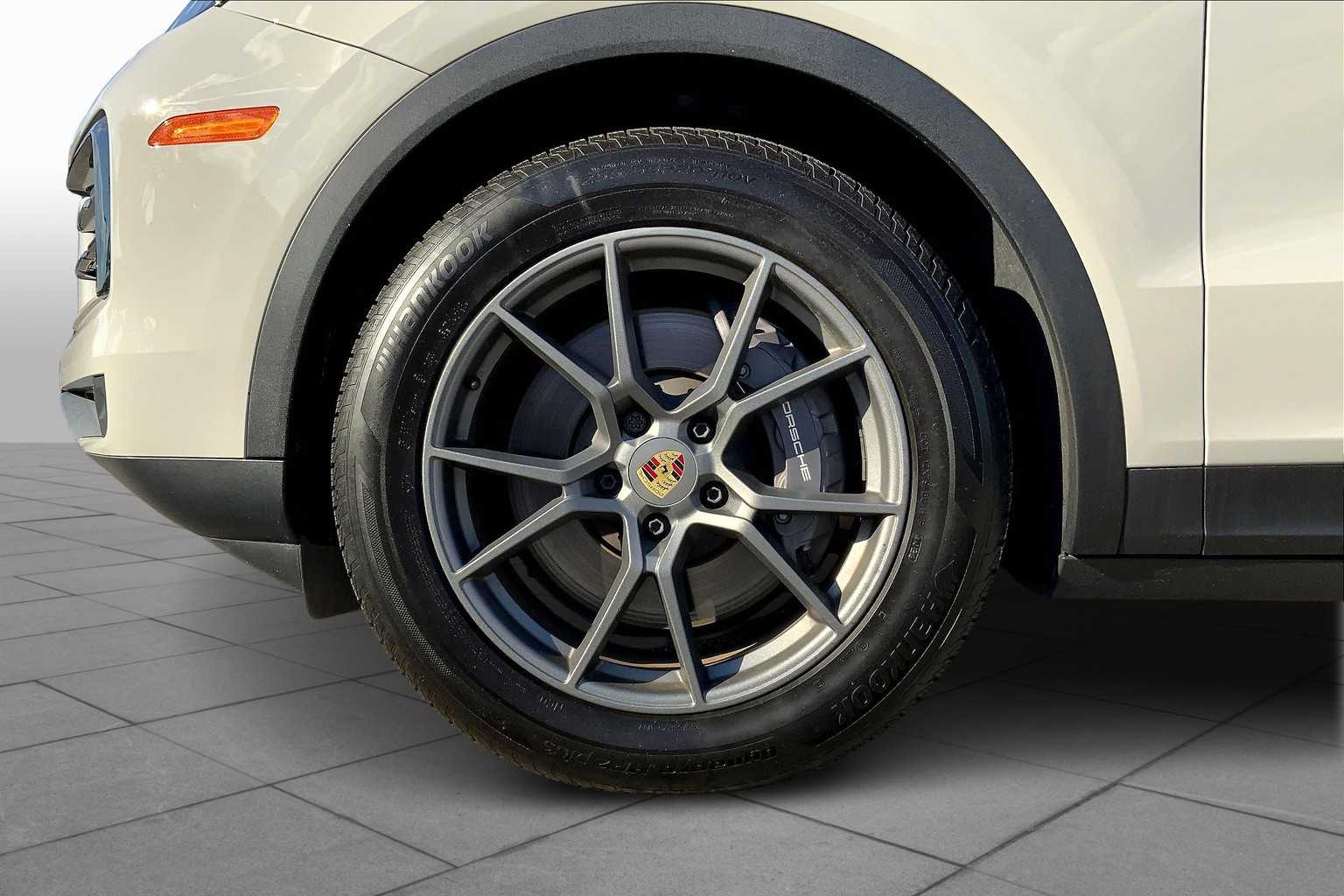 2024 Porsche Cayenne Coupe photo 19