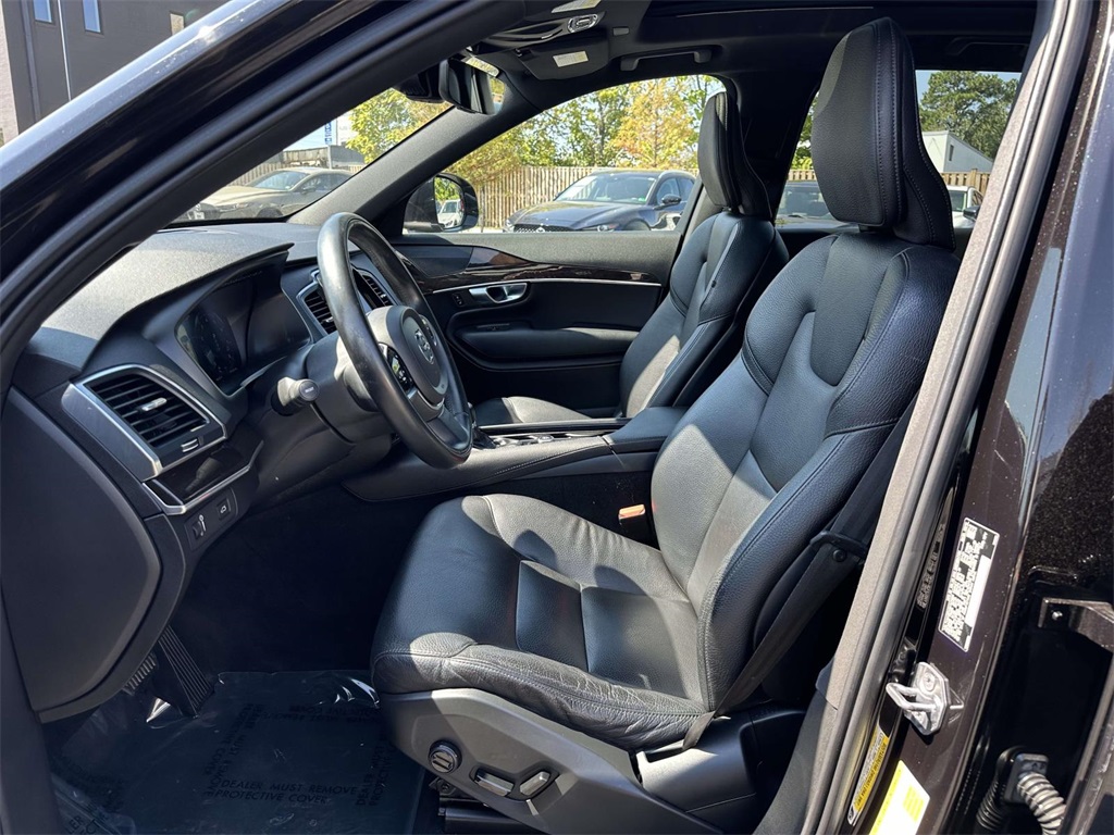 2019 Volvo XC90 T6 Momentum photo 10