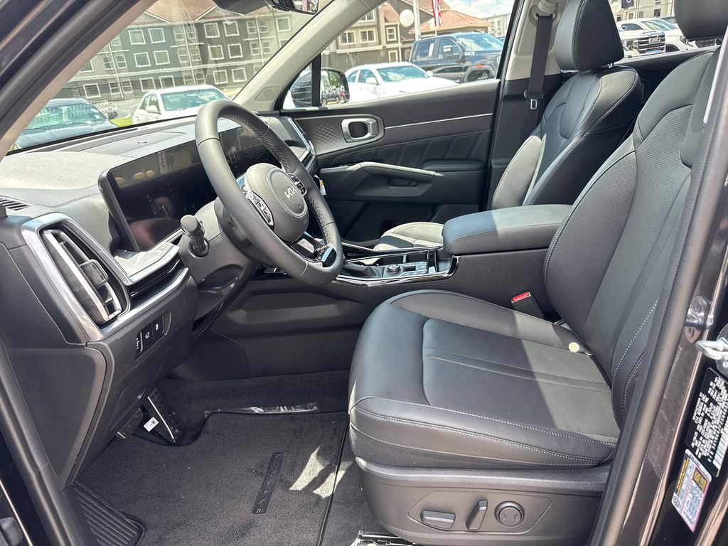 2025 Kia Sorento SX photo 9