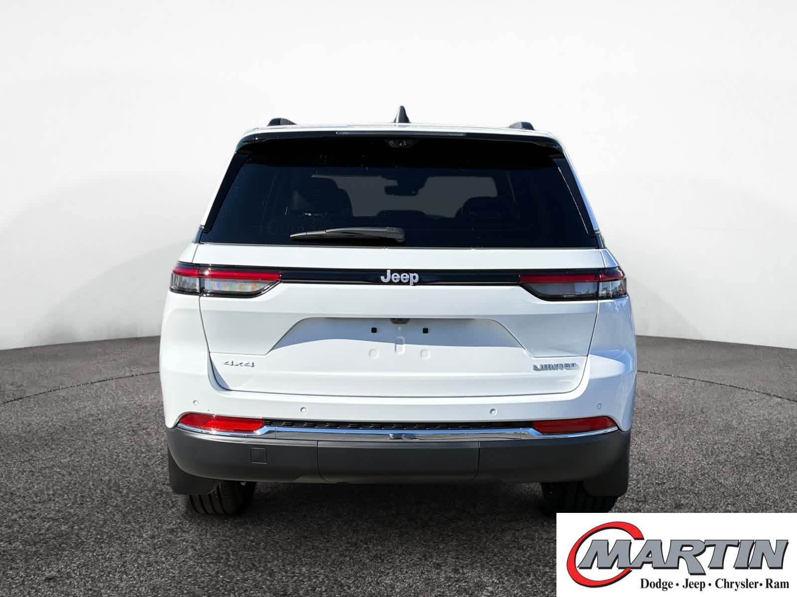 2025 Jeep Grand Cherokee Limited photo 3