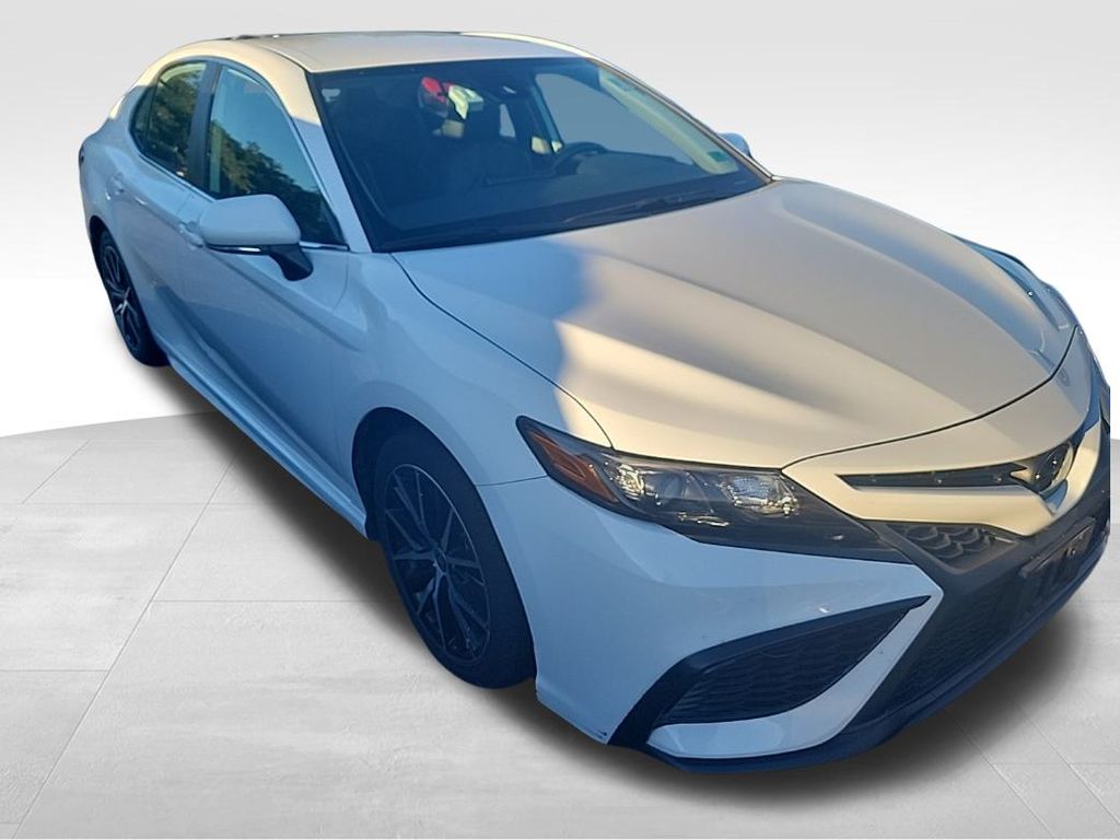2023 Toyota Camry SE photo 3