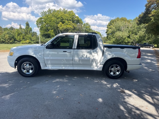 2005 Ford Explorer Sport Trac XLT photo 2