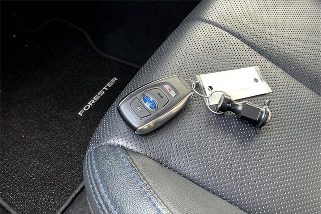 2025 Subaru Forester Limited Base photo 9