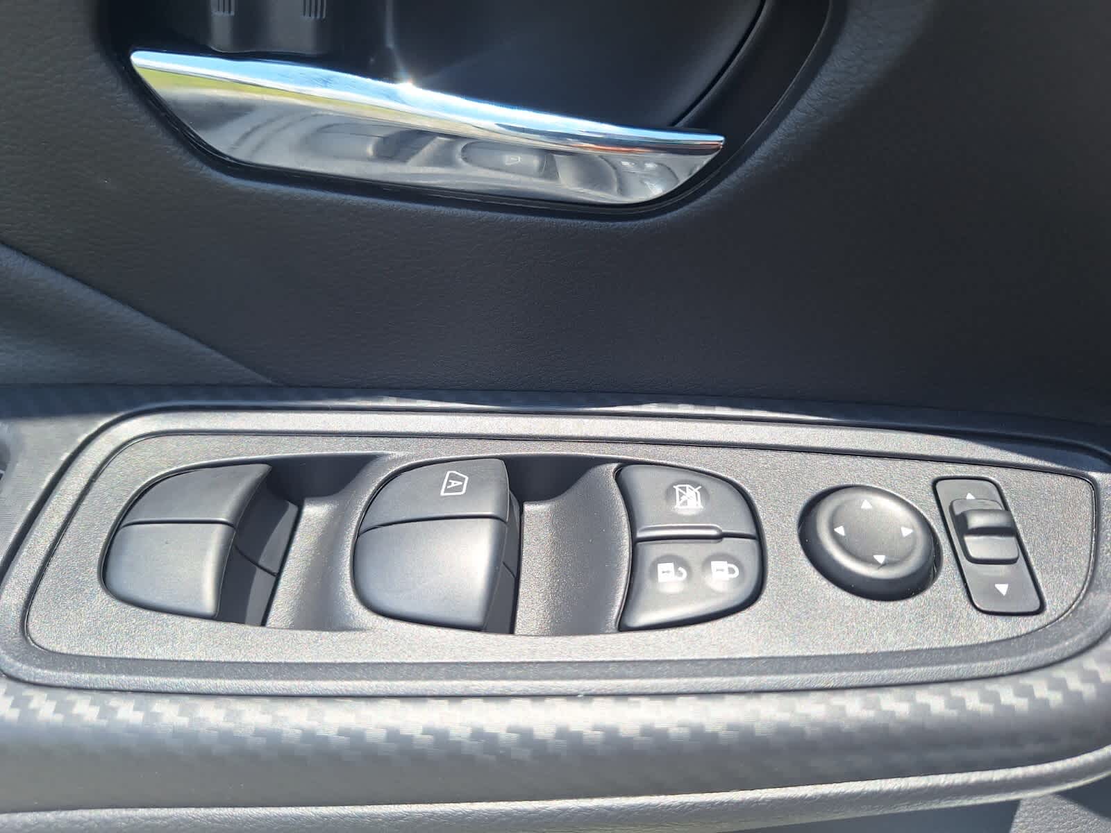 2025 Nissan Versa SV photo 19