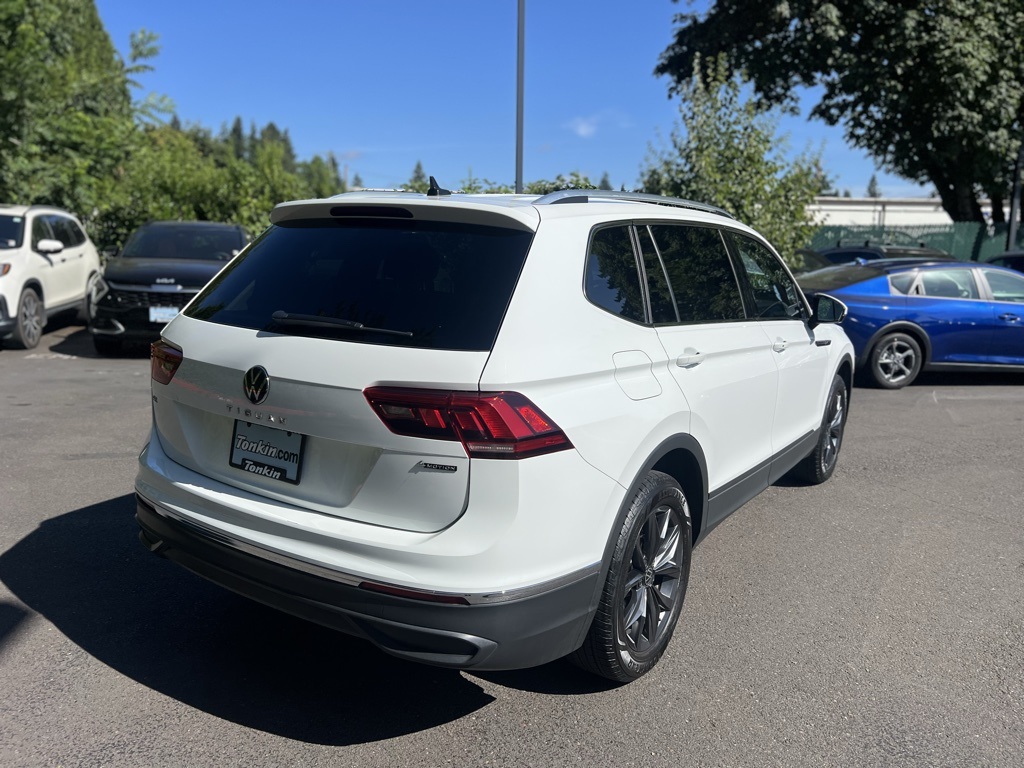 2022 Volkswagen Tiguan SE photo 2
