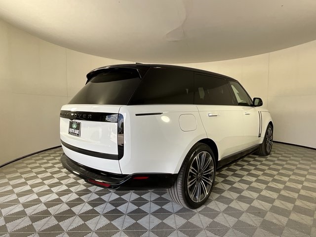 2025 Land Rover Range Rover SE photo 4