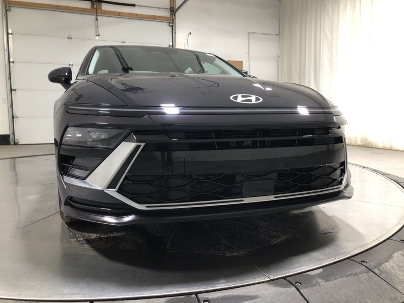 2025 Hyundai Sonata Hybrid SEL photo 2