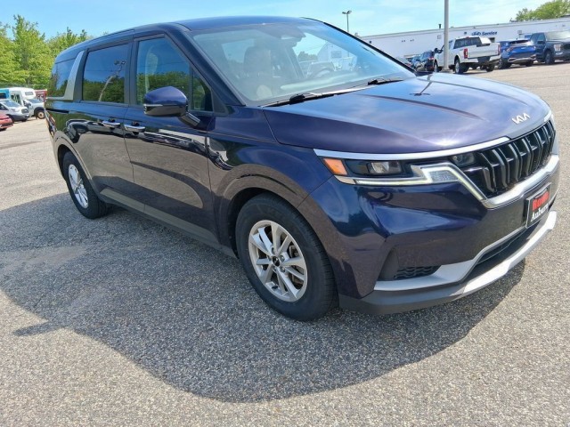 2023 Kia Carnival LX's photo