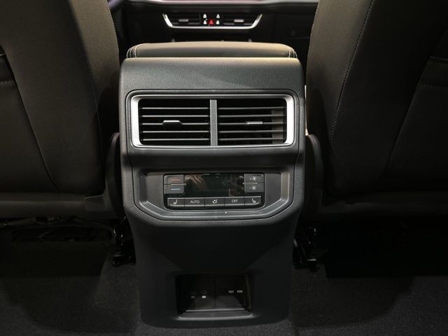 2025 Volkswagen Atlas SEL photo 27