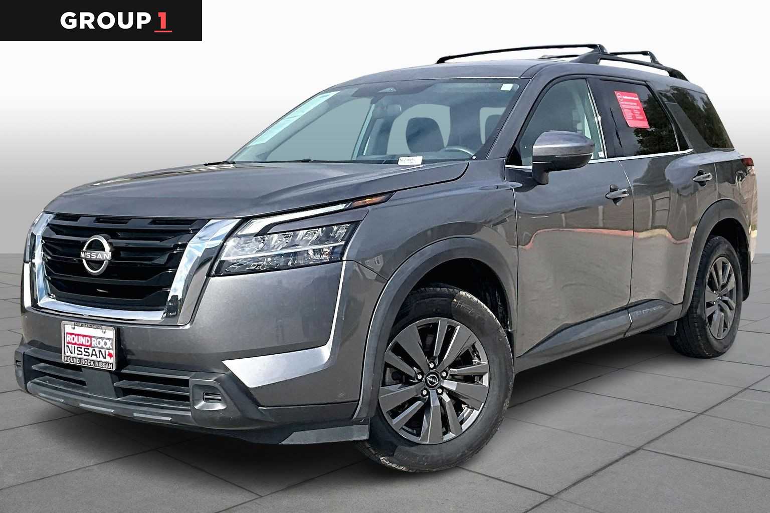 2022 Nissan Pathfinder SV's photo
