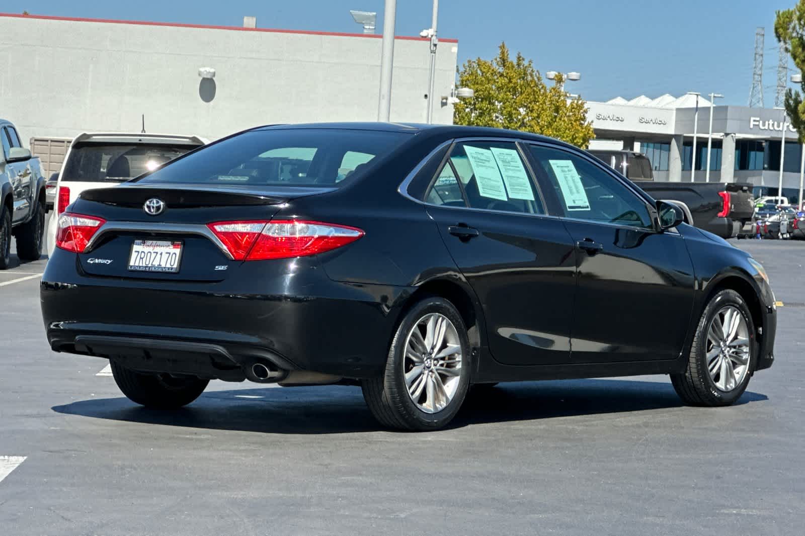 2016 Toyota Camry SE photo 2