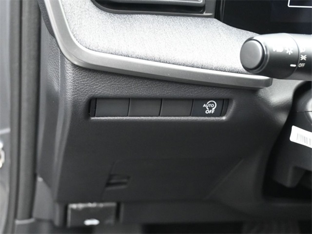 2025 Nissan Kicks SV photo 17