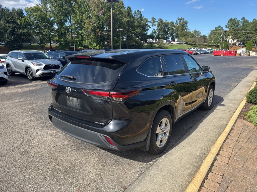 2024 Toyota Highlander LE photo 3