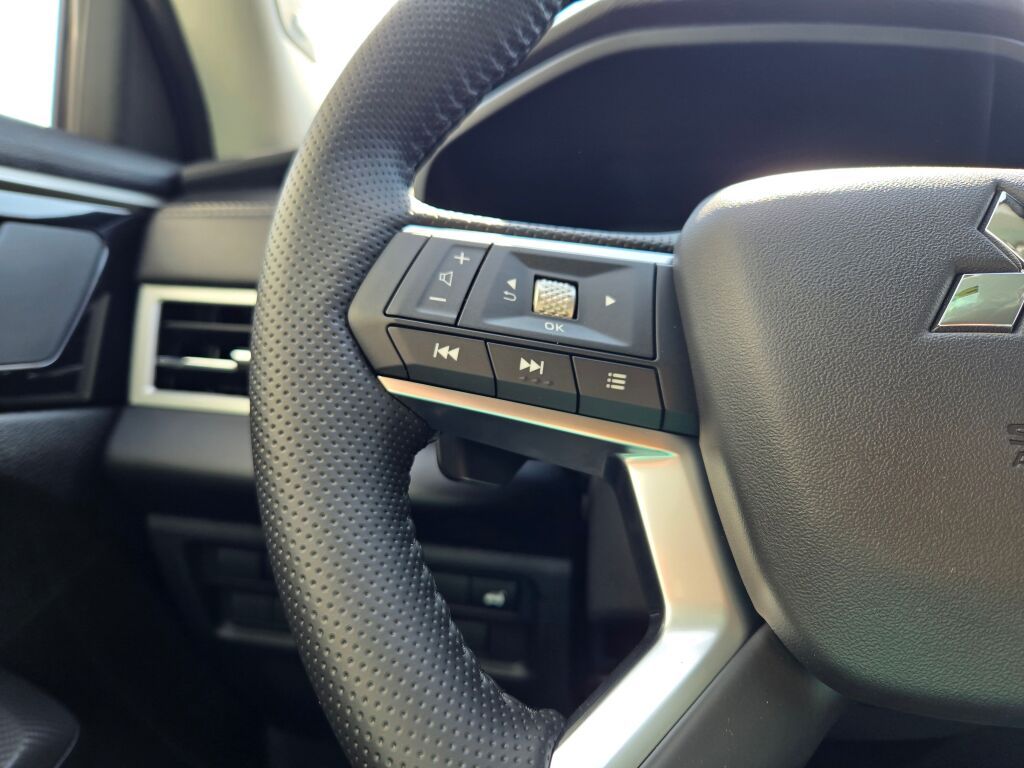 2025 Mitsubishi Outlander SE photo 24
