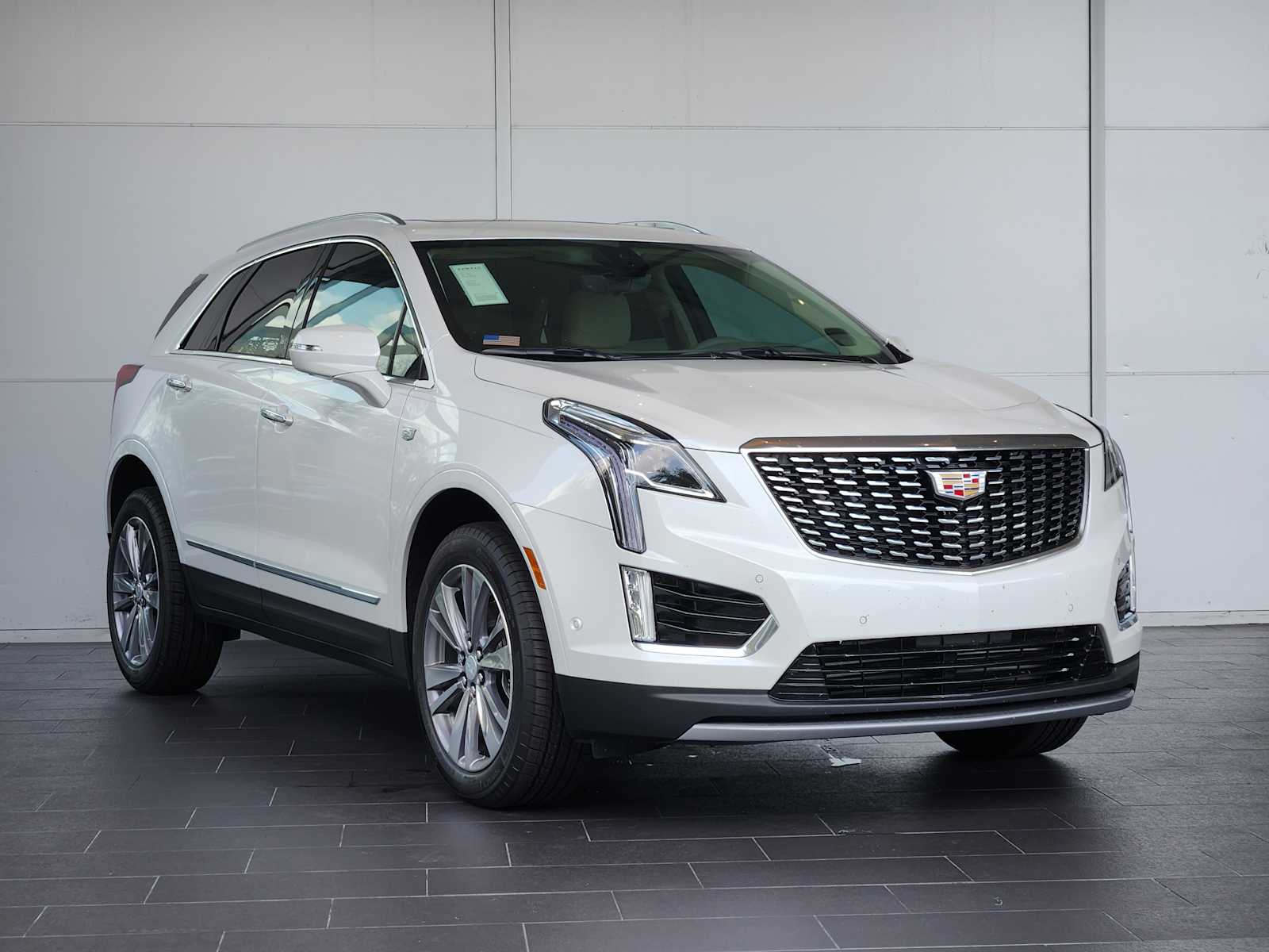2025 Cadillac XT5 Premium Luxury photo 2