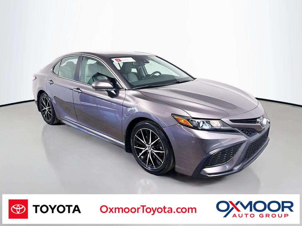 2022 Toyota Camry SE's photo