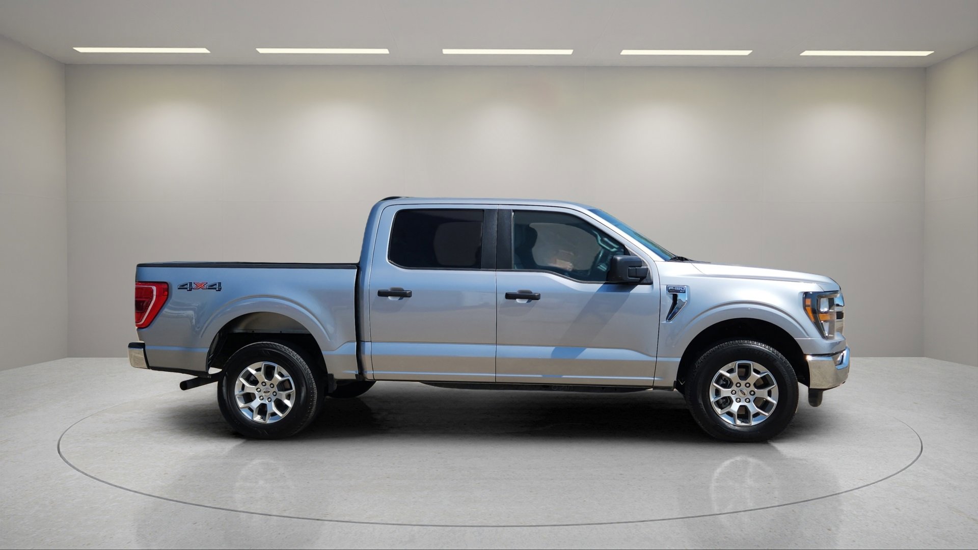 2023 Ford F-150 XLT photo 2