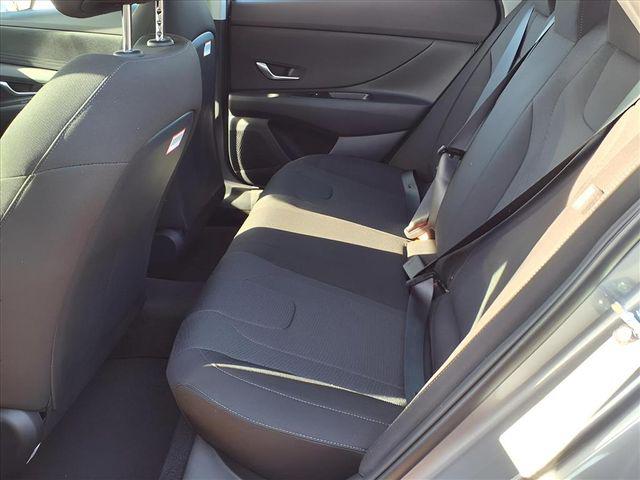 2026 Hyundai Elantra SE photo 3