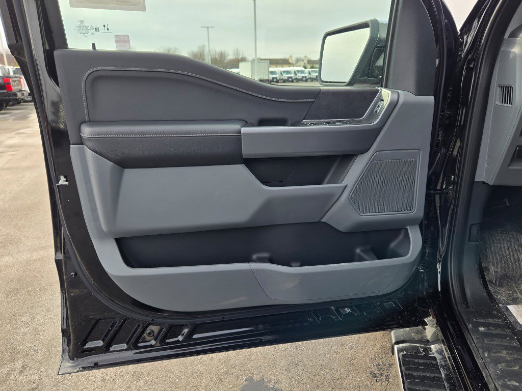 2025 Ford F-150 XLT photo 18
