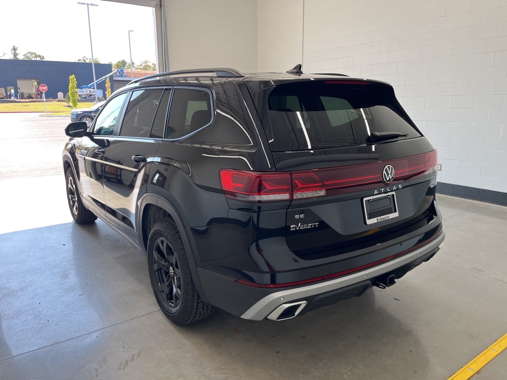 2025 Volkswagen Atlas Peak Edition SE photo 2