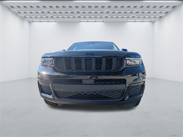 2024 Jeep Grand Cherokee Altitude photo 2