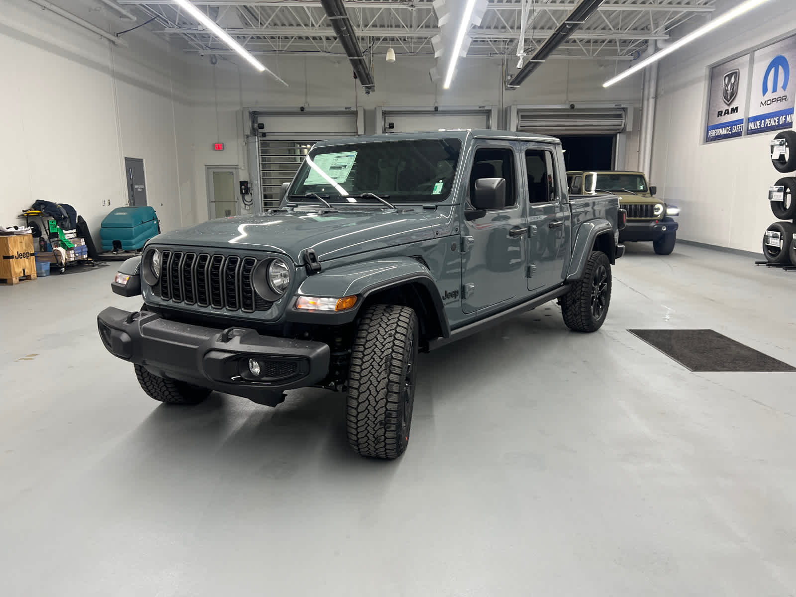 2025 Jeep Gladiator Sport photo 4