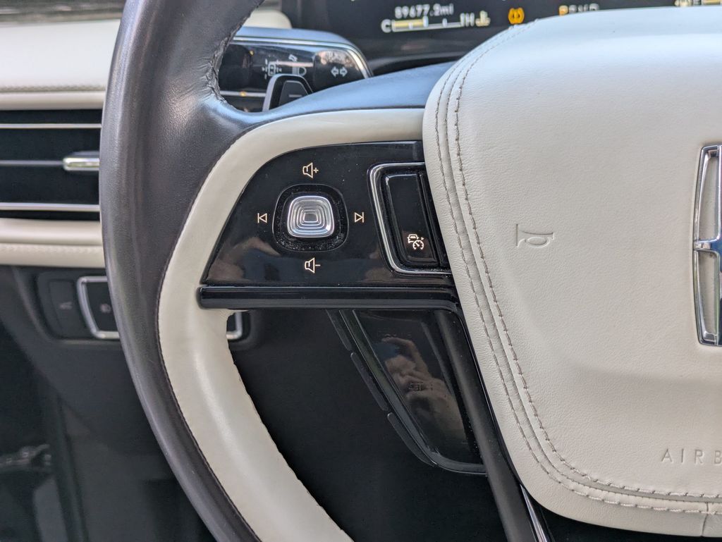2020 Lincoln Aviator Black Label photo 17