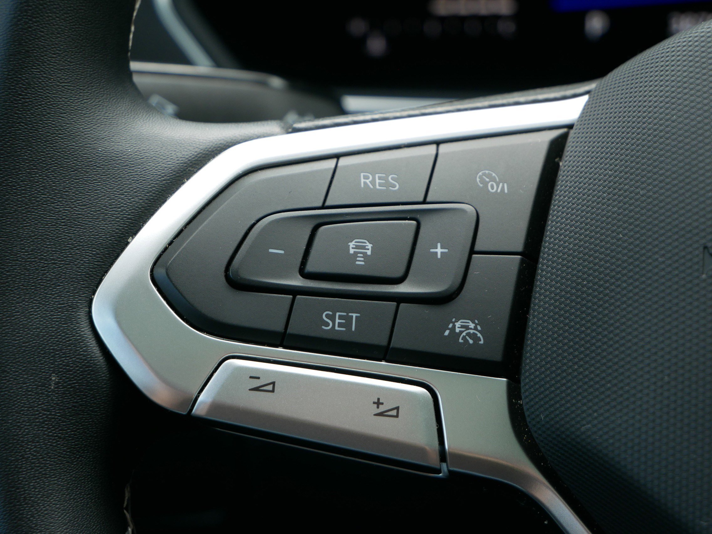 2022 Volkswagen Tiguan SE photo 31