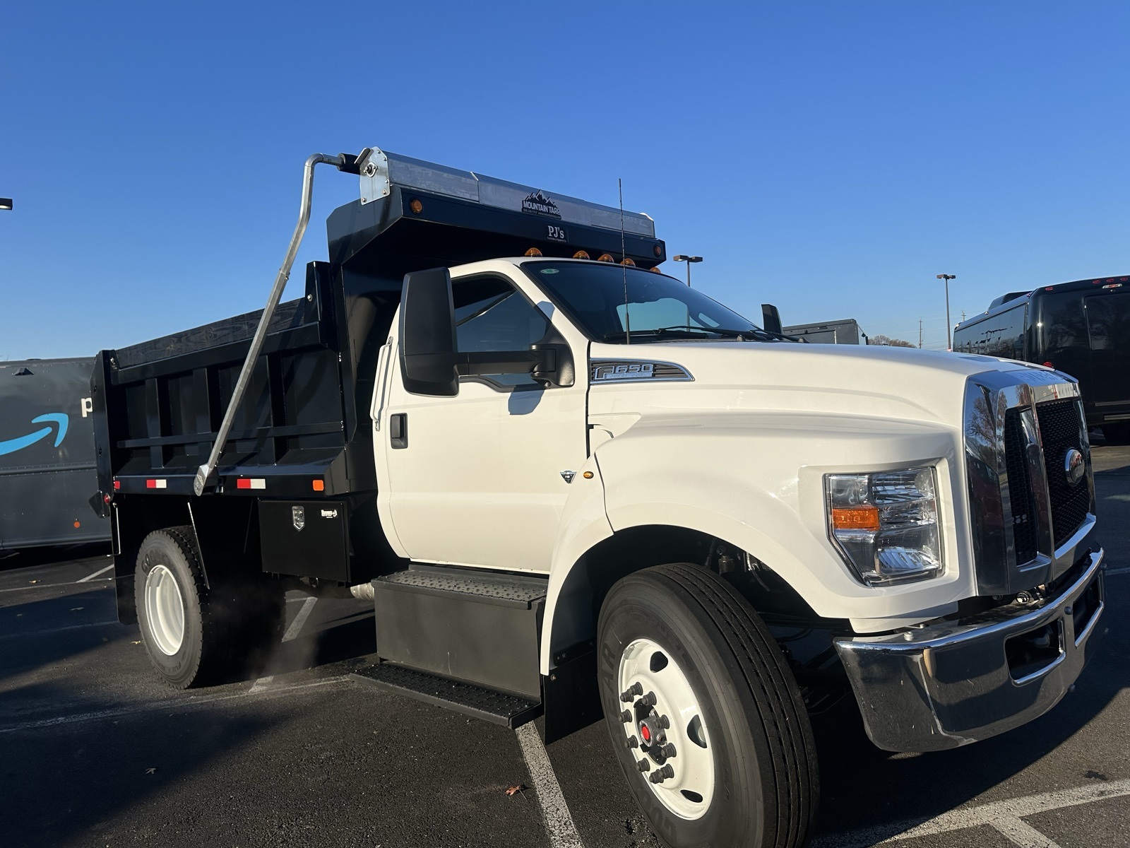 2025 Ford F-650 Base photo 4