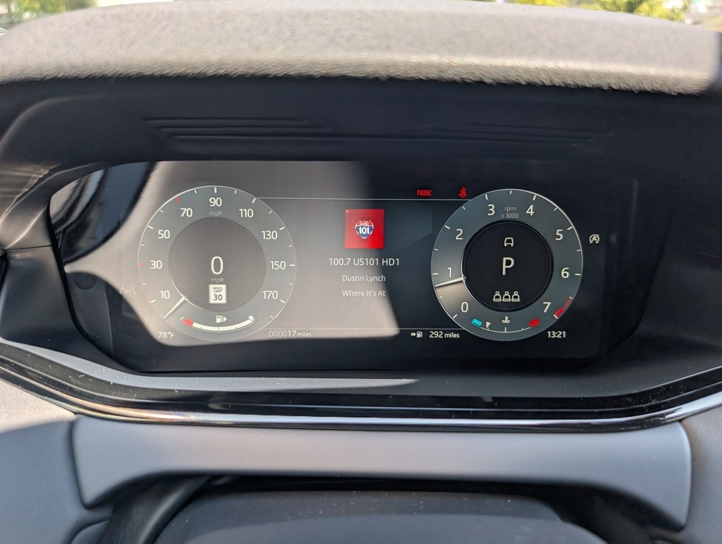 2026 Land Rover Range Rover Evoque Dynamic SE photo 9