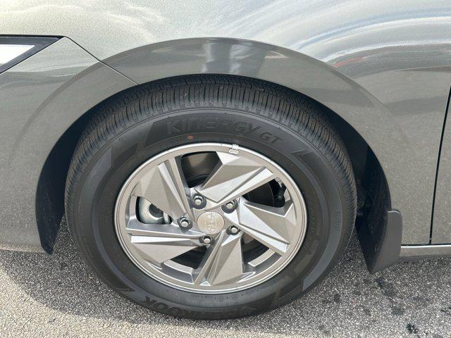 2025 Hyundai Elantra SE photo 11
